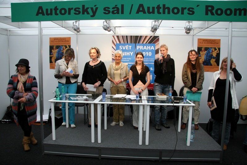 The Queens of Blackberries and Tears - poetry reading, Book World Prague, May 2010 (photo: Klara Smilkova)