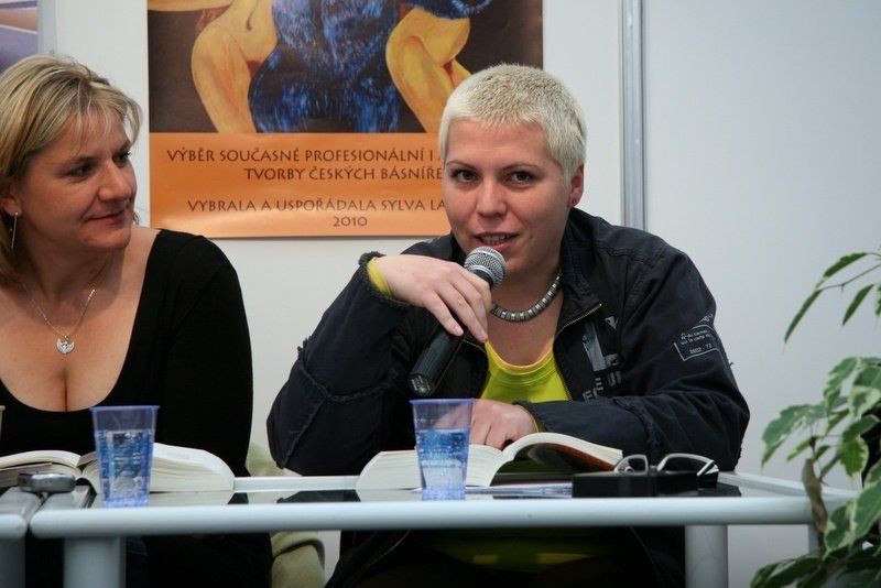 The Queens of Blackberries and Tears - poetry reading, Book World Prague, May 2010 (photo: Klara Smilkova)