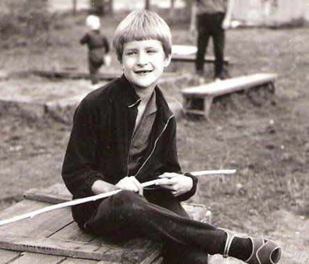 I uploaded this photo on purpose so that you see I don't take myself seriously. Together with the highly fashionable track suit trousers, please mind also the superb sandals :-) ... Great times.